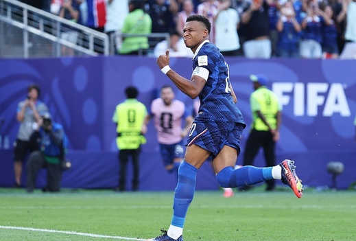 فرنسا تعبر الباراغواي بشق الأنفس وتضرب موعداً نارياً مع المغرب في ربع النهائي