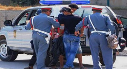 ميضار.. مروج مخدرات يقع في قبضة عناصر الدرك الملكي وبحوزته كمية مهمة من المخدرات ميضار.. مروج مخدرات يقع في قبضة عناصر الدرك الملكي وبحوزته كمية مهمة من المخدرات