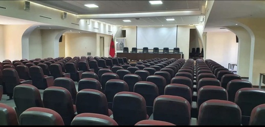 منع العدالة والتنمية من استعمال قاعة الغرفة بالناظور يثير تساؤلات حول الحياد وتكافؤ الفرص منع العدالة والتنمية من استعمال قاعة الغرفة بالناظور يثير تساؤلات حول الحياد وتكافؤ الفرص