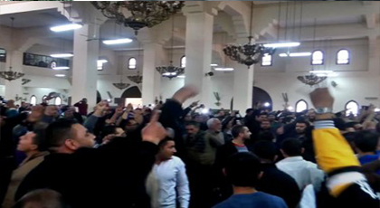 ملتحون بلباس أفغاني يطردون واعظا دينيا ناظوريا تابعا لوزارة الأوقاف من مليلية ملتحون بلباس أفغاني يطردون واعظا دينيا ناظوريا تابعا لوزارة الأوقاف من مليلية