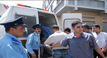 ضربة أمنية.. إلقاء القبض على عنصرين مسلحين من أكبر مروجي الحشيش بالناظور ضربة أمنية.. إلقاء القبض على عنصرين مسلحين من أكبر مروجي الحشيش بالناظور