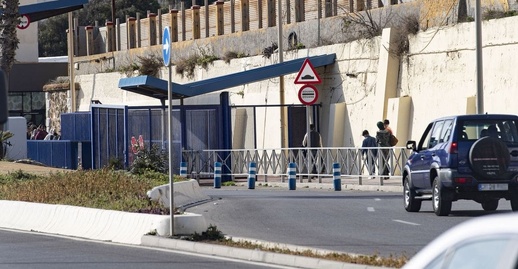 المغرب يُعلق الجمارك التجارية مع سبتة ومليلية طيلة فترة عملية "مرحبا" المغرب يُعلق الجمارك التجارية مع سبتة ومليلية طيلة فترة عملية "مرحبا"