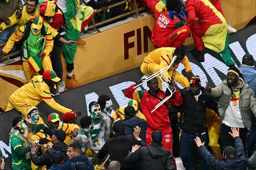 تحقيق فرنسي يفجرها: اتحاد السنغال استقدم 17 مشعوذاً لـ"كان" المغرب على نفقة الدولة تحقيق فرنسي يفجرها: اتحاد السنغال استقدم 17 مشعوذاً لـ"كان" المغرب على نفقة الدولة