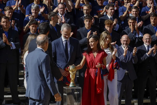 مونديال 2026.. أكثر من مليون مشجع يغزون شوارع مدريد لإستقبال المنتخب الإسباني مونديال 2026.. أكثر من مليون مشجع يغزون شوارع مدريد لإستقبال المنتخب الإسباني