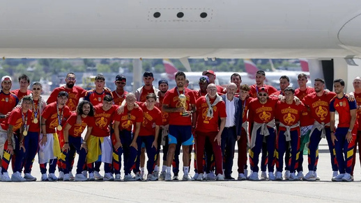 مونديال 2026.. أكثر من مليون مشجع يغزون شوارع مدريد لإستقبال المنتخب الإسباني مونديال 2026.. أكثر من مليون مشجع يغزون شوارع مدريد لإستقبال المنتخب الإسباني