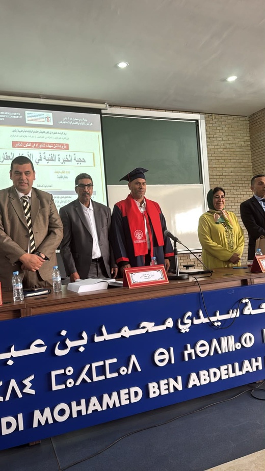 هشام الفايدة ينال الدكتوراه بميزة "مشرف جدًا" مع التوصية بالنشر في موضوع الخبرة الفنية بالأحكام العقارية هشام الفايدة ينال الدكتوراه بميزة "مشرف جدًا" مع التوصية بالنشر في موضوع الخبرة الفنية بالأحكام العقارية