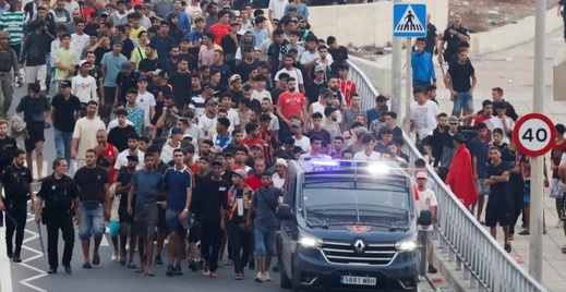 وزيرة الصحة الإسبانية: المهاجرون لا يجلبون الأمراض وظروف التشرد هي مصدر الخطر الصحي في سبتة