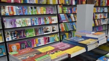 مع اقتراب الدخول المدرسي.. الكتبيون يتمسكون بمقاطعة كتب الريادة مع اقتراب الدخول المدرسي.. الكتبيون يتمسكون بمقاطعة كتب الريادة