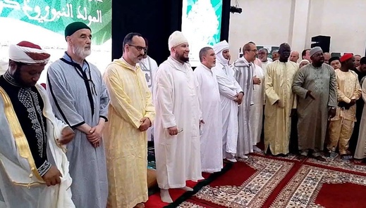 مداغ على إيقاع الذكر والمديح.. البودشيشيون يحيون ليلة المولد النبوي مداغ على إيقاع الذكر والمديح.. البودشيشيون يحيون ليلة المولد النبوي
