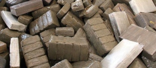 الناظور.. توقيف مبحوث عنه وطنيا وضبط شحنة من المخدرات بحوزته الناظور.. توقيف مبحوث عنه وطنيا وضبط شحنة من المخدرات بحوزته