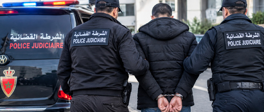 "الشرطة القضائية بالناظور تعتقل ثلاثة أشخاص بشبهة التلاعب في أرقام سيارات ذات ترقيم أجنبي" "الشرطة القضائية بالناظور تعتقل ثلاثة أشخاص بشبهة التلاعب في أرقام سيارات ذات ترقيم أجنبي"