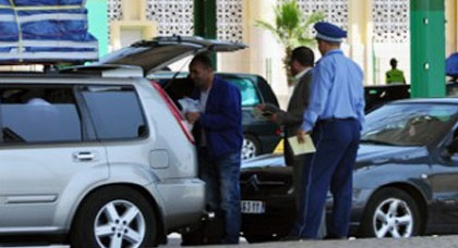 توقيف مهاجر بميناء بني أنصار بعد إنكشاف أمره بحيازة 2 كلغ من الحشيش محشوة داخل كيس من الجوز توقيف مهاجر بميناء بني أنصار بعد إنكشاف أمره بحيازة 2 كلغ من الحشيش محشوة داخل كيس من الجوز