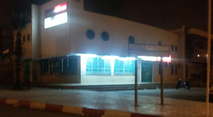 متشرد يقتحم مقر عمل وكالة "فيري ماروك" ببني أنصار ويعتدي على الموظفين بالضرب لهذا السبب متشرد يقتحم مقر عمل وكالة "فيري ماروك" ببني أنصار ويعتدي على الموظفين بالضرب لهذا السبب