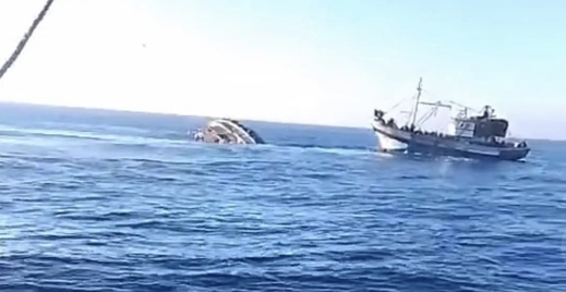 حادث بحري قبالة المهدية.. تسرب مائي مفاجئ يغرق مركب صيد دون خسائر بشرية حادث بحري قبالة المهدية.. تسرب مائي مفاجئ يغرق مركب صيد دون خسائر بشرية