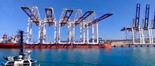 وصول رافعات عملاقة إضافية لرصيف المحطة الشرقية بميناء الناظور غرب المتوسط