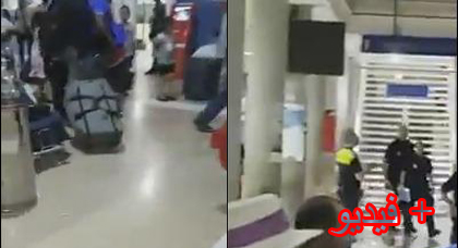 حقيبة مشبوهة بميناء ألميريا تستنفر الأمن الاسباني و تثير الرعب في صفوف المسافرين القادمين الى بني نصار حقيبة مشبوهة بميناء ألميريا تستنفر الأمن الاسباني و تثير الرعب في صفوف المسافرين القادمين الى بني نصار
