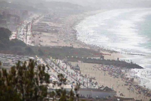 صورة اليوم.. شاطئ واحد يتقاسمه بلدين السعيدية في المغرب وبورساي في الجزائر صورة اليوم.. شاطئ واحد يتقاسمه بلدين السعيدية في المغرب وبورساي في الجزائر
