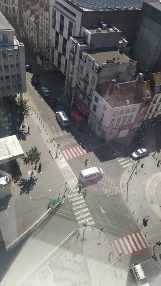 عودة الاستنفار الأمني المكثف الى أحياء بروكسل بعد ان هدأت الامور نسبيا لهذا السبب عودة الاستنفار الأمني المكثف الى أحياء بروكسل بعد ان هدأت الامور نسبيا لهذا السبب