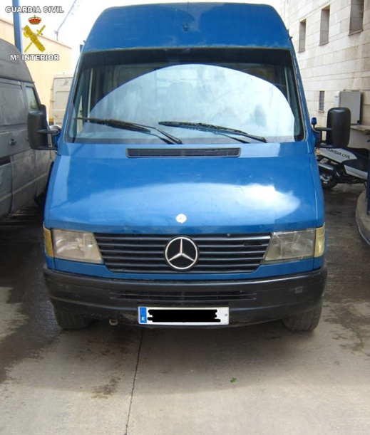 إحباط محاولة تهريب خمس نساء من دول جنوب الصحراء الى داخل مليلية بواسطة سيارة نفعية إحباط محاولة تهريب خمس نساء من دول جنوب الصحراء الى داخل مليلية بواسطة سيارة نفعية