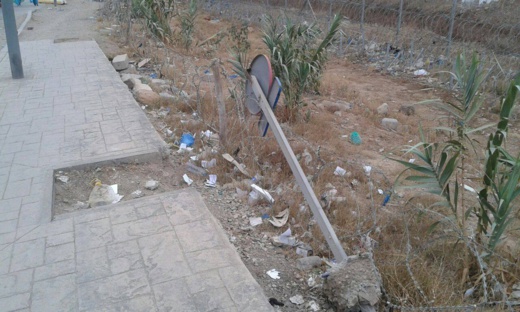 مواطنون يناشدون الجهات المسؤولة التدخل لتنظيم حركة المرورية بمعبر فرخانة الحدودي مواطنون يناشدون الجهات المسؤولة التدخل لتنظيم حركة المرورية بمعبر فرخانة الحدودي