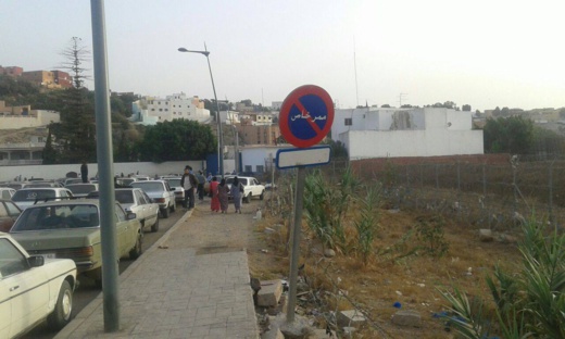 مواطنون يناشدون الجهات المسؤولة التدخل لتنظيم حركة المرورية بمعبر فرخانة الحدودي مواطنون يناشدون الجهات المسؤولة التدخل لتنظيم حركة المرورية بمعبر فرخانة الحدودي