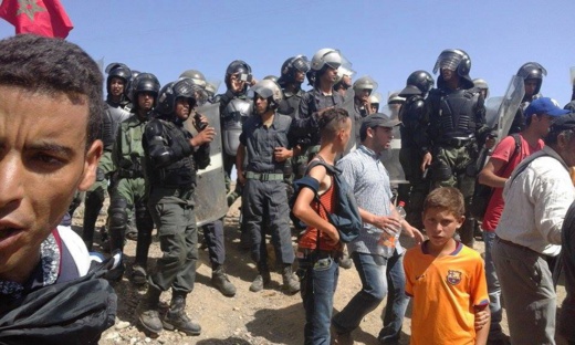 السلطات الامنية تمنع زحف العشرات من ساكنة تلارواق نحو الحسيمة للاحتجاج على مصادرة اراضيهم السلطات الامنية تمنع زحف العشرات من ساكنة تلارواق نحو الحسيمة للاحتجاج على مصادرة اراضيهم