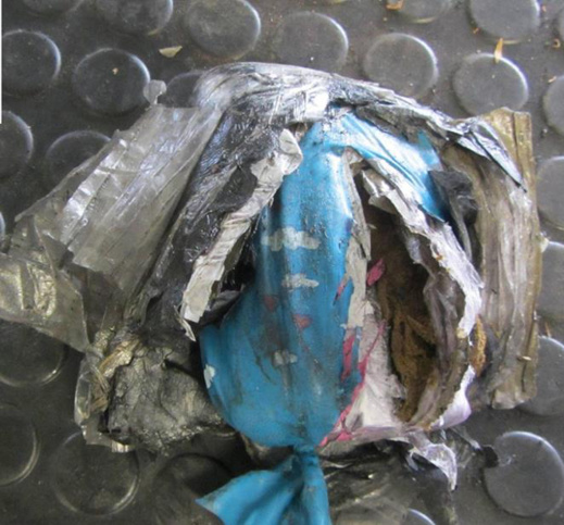 العثور على كمية مهمة من المخدرات داخل سيارة مواطنين مغربيين بميناء مليلية المحتلة العثور على كمية مهمة من المخدرات داخل سيارة مواطنين مغربيين بميناء مليلية المحتلة