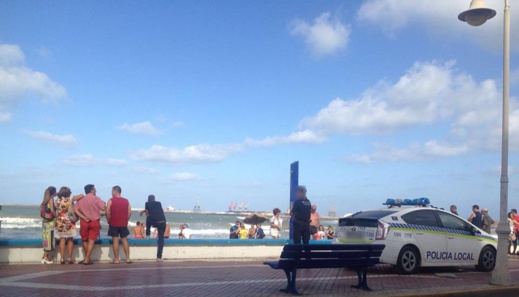 اعتقال مصطافين مغاربة بأحد شواطئ مليلية بسبب خرقهم لقرار منع السباحة اعتقال مصطافين مغاربة بأحد شواطئ مليلية بسبب خرقهم لقرار منع السباحة