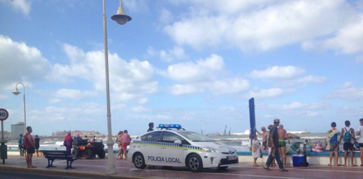 اعتقال مصطافين مغاربة بأحد شواطئ مليلية بسبب خرقهم لقرار منع السباحة اعتقال مصطافين مغاربة بأحد شواطئ مليلية بسبب خرقهم لقرار منع السباحة