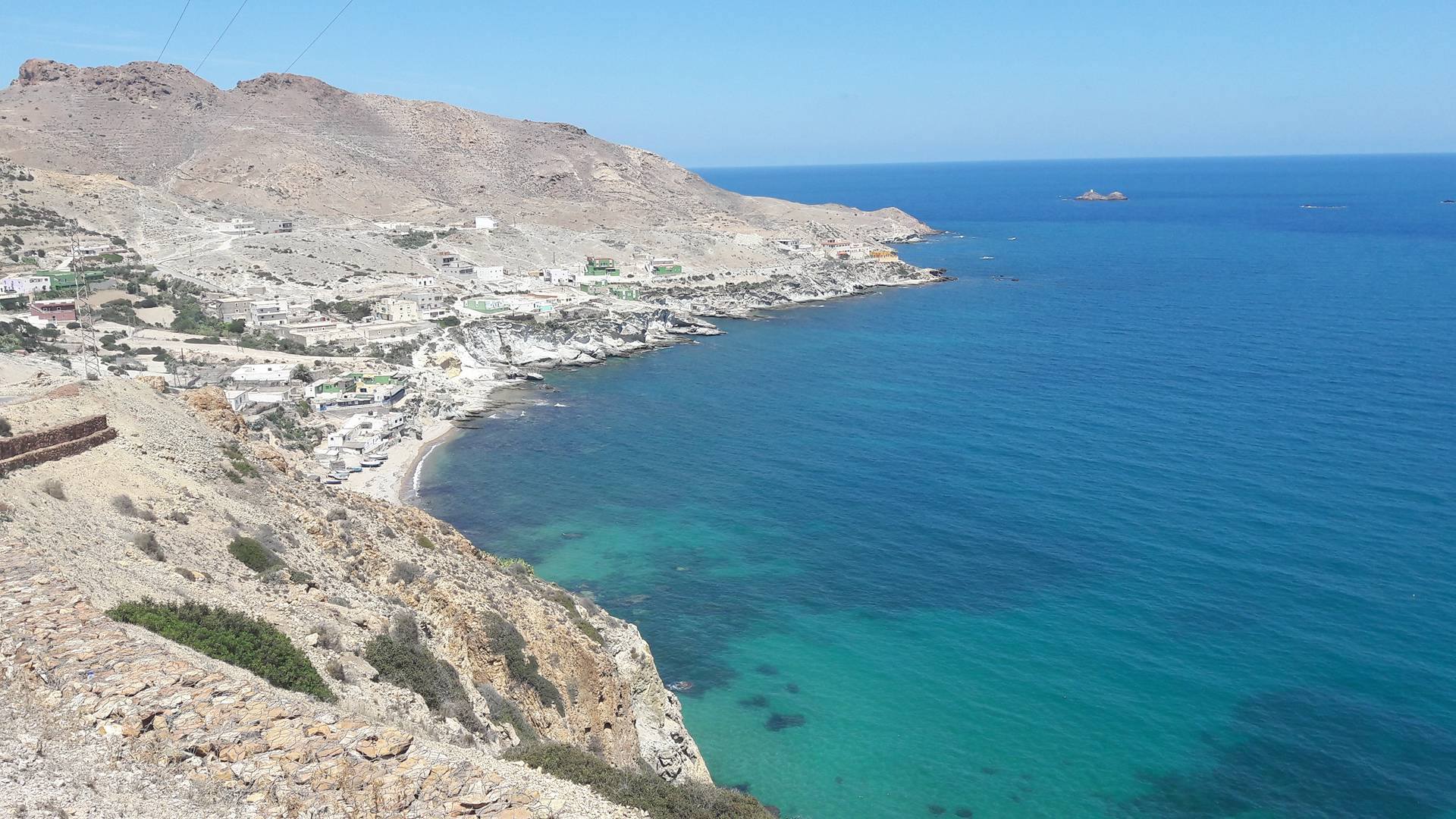 دراج يوثق بالصوت و الصور مشاهد طبيعية نادرة من منطقة تيبودا الشاطئية