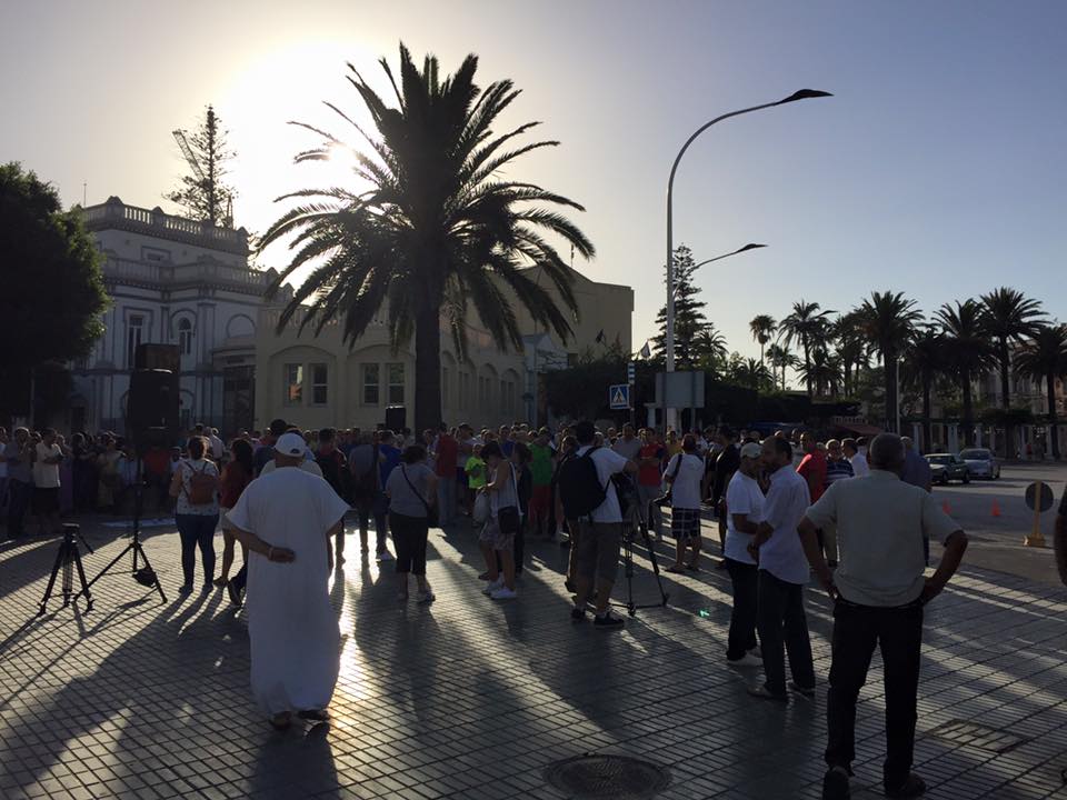 إحتجاجات عارمة لمسلمي مليلية بعد منعهم من إستيراد أضاحي العيد من المغرب 