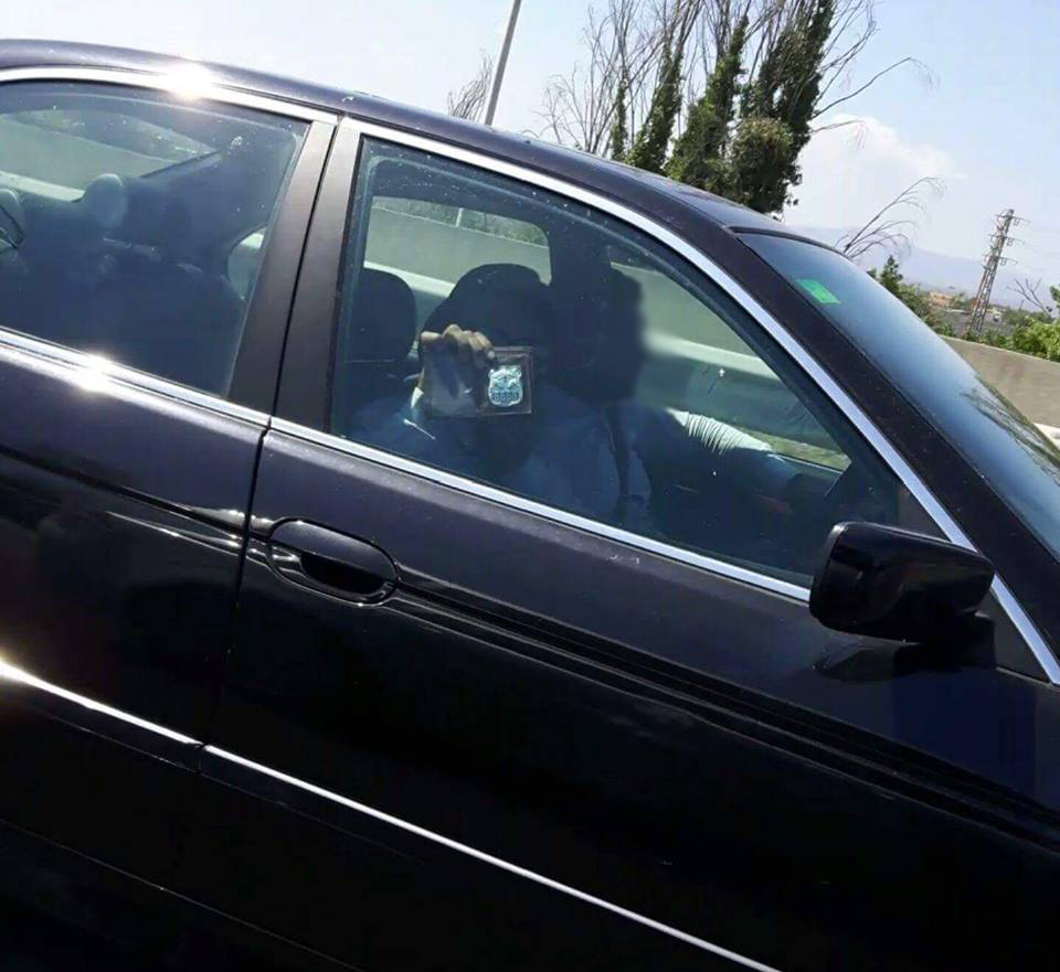 نشطاء يحذرون أفراد الجالية المغربية العائدين الى ديار المهجر من سيارة مشبوهة تسير على طرقات اسبانيا   