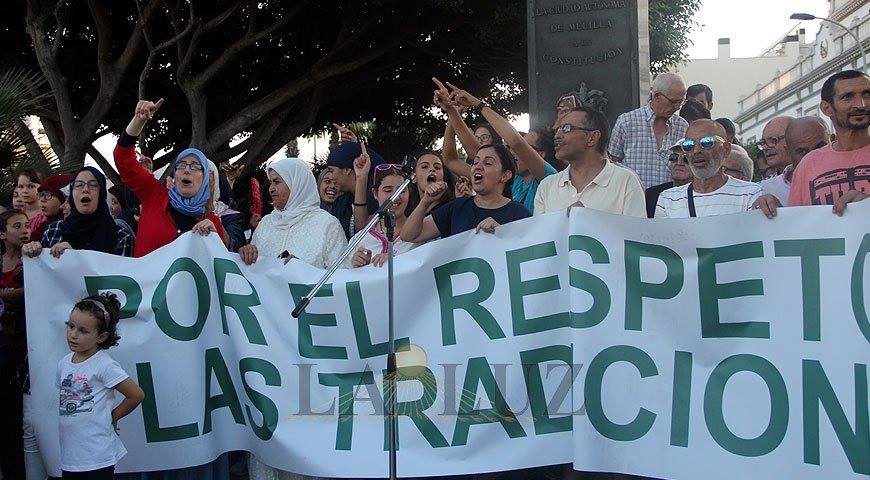 للمرة الثانية.. مسلموا مليلية يخرجون في مسيرة حاشدة للتنديد بقرار منعهم من استيراد أضاحي العيد من المغرب 