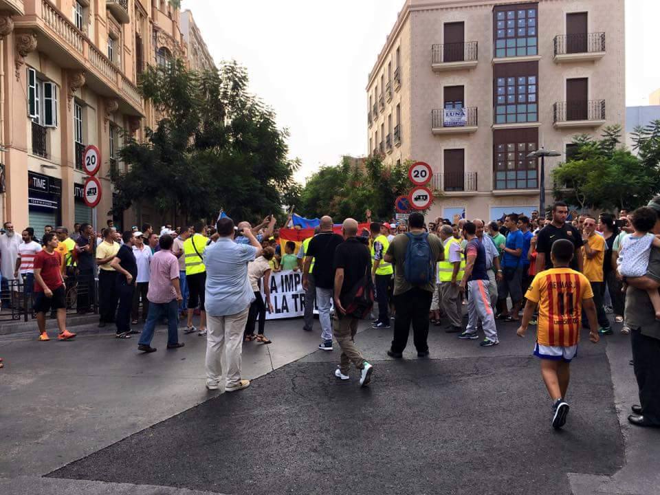 للمرة الثانية.. مسلموا مليلية يخرجون في مسيرة حاشدة للتنديد بقرار منعهم من استيراد أضاحي العيد من المغرب 