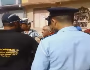 بالصور: شرطة العروي تُحبط محاولة أحد الفلاحين حرق جسده بالبنزين على الطريقة البوعزيزية
