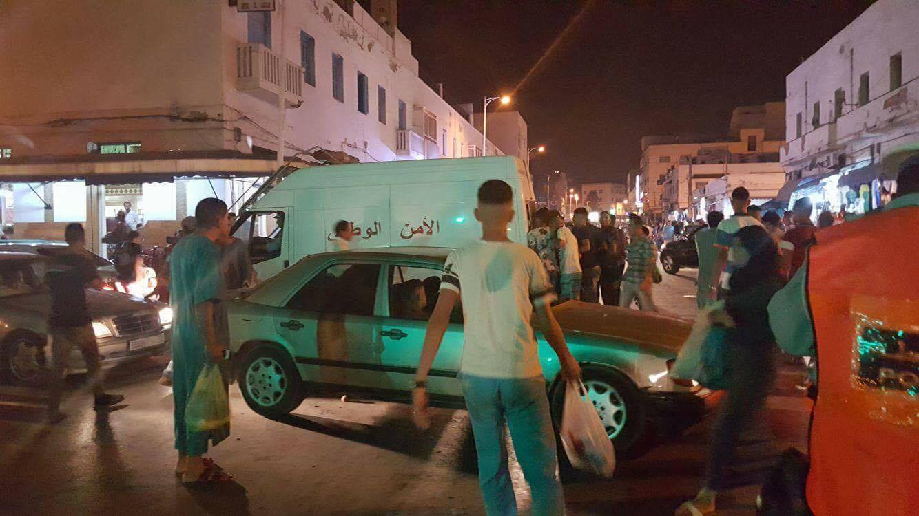 بالصور.. إلقاء القبض على شخص حاول طعن شرطي بعدما إعتدى على مواطن بالسلاح الأبيض 