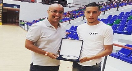 شاب ناظوري ينال جائزة أفضل لاعب في كرة القدم داخل الصالات لهذه السنة بهولندا