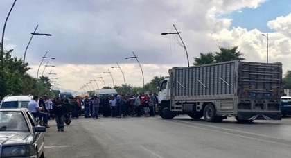 ممتهنو التهريب المعيشي عبر الحدود مع الجزائر ينزلون للاحتجاج في الشارع ممتهنو التهريب المعيشي عبر الحدود مع الجزائر ينزلون للاحتجاج في الشارع