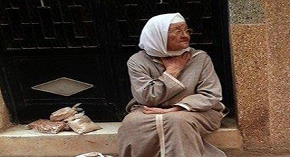 نشطاء وفاعلون يدعون إلى مساعدة سيّدة "ثيغواوين" بعدما أقعدها المرض طريحة الفراش