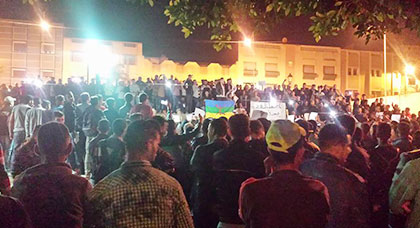 ساكنة العروي تردد "الشعب يريد من قتل الشهيد" في مسيرة شعبية تضامنا مع روح فكري