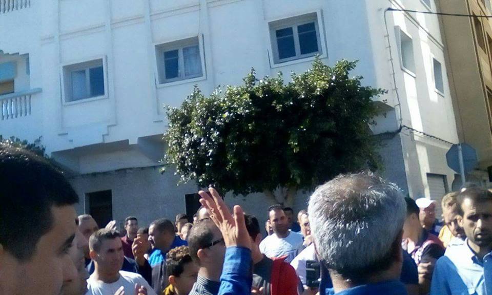 سائقو سيارات الأجرة يستنكرون إغراق الحسيمة بالمأذونيات وانتشار النقل السري وهذه مطالبهم
