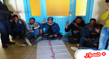 تلاميذ يعتصمون داخل مقر جماعة تروكوت بتمسمان إحتجاجا على  حرمانهم من النقل المدرسي تلاميذ يعتصمون داخل مقر جماعة تروكوت بتمسمان إحتجاجا على  حرمانهم من النقل المدرسي