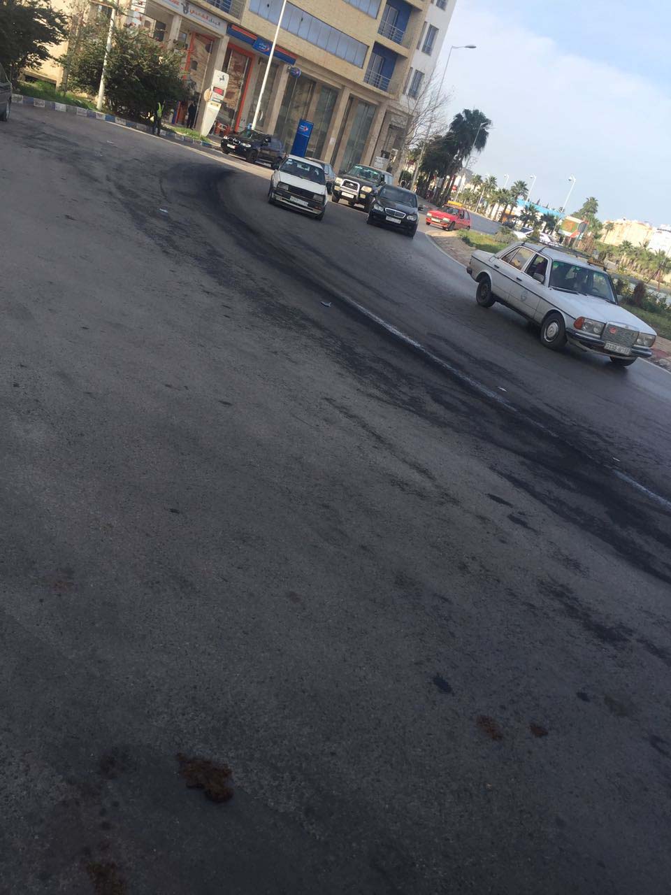 حفر تعيق سلاسة حركة المرور بشوارع مدينة الناظور والجهات المعنية ترى ولا تتحرك 