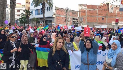  نساء الحسيمة يخرجن للاحتجاج في مسيرة حاشدة تزامنا مع اليوم العالمي للمرأة 