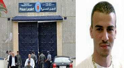 أشرف السكاكي أشهر سجين ريفي  يطيح بموظف بعد أن أدخل اليه هاتفا الى السجن 