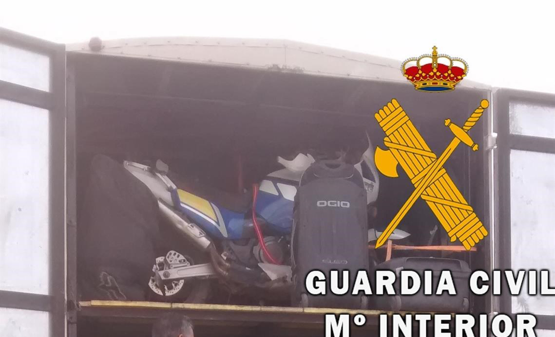 شرطة ألميريا تعثر على  أربعة مهاجرين سريين داخل شاحنة محملة بدراجات السباق قادمة من بني نصار 