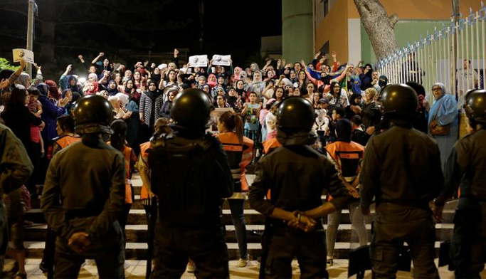 عدسة رويترز تُوثق لمسيرة النساء المطالبة بالإفراج عن معتقلي الحسيمة