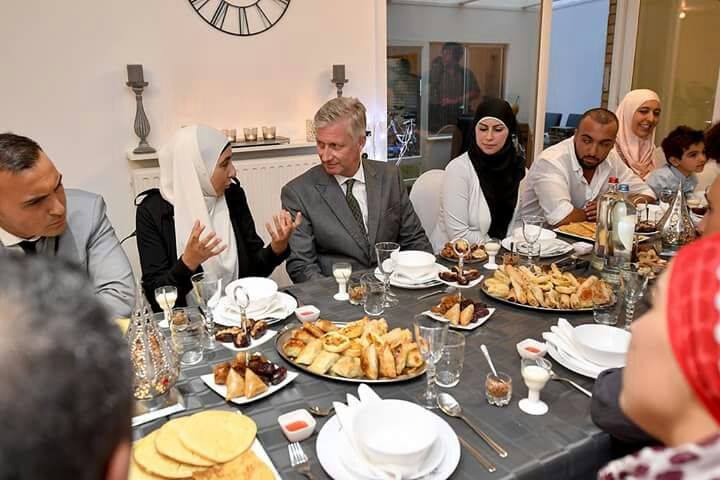 العاهل البلجيكي يشارك أسرة مغربية إفطار رمضان
