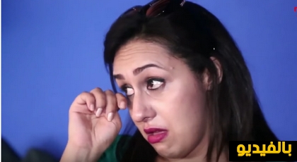 فنانة من الوفد الزائر للحسيمة تذرف الدموع وتطالب بإطلاق سراح سيليا وباقي المعتقلين فنانة من الوفد الزائر للحسيمة تذرف الدموع وتطالب بإطلاق سراح سيليا وباقي المعتقلين