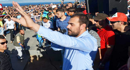 معتقلو الحراك بسجن عكاشة يعلقون معركة الأمعاء الفارغة